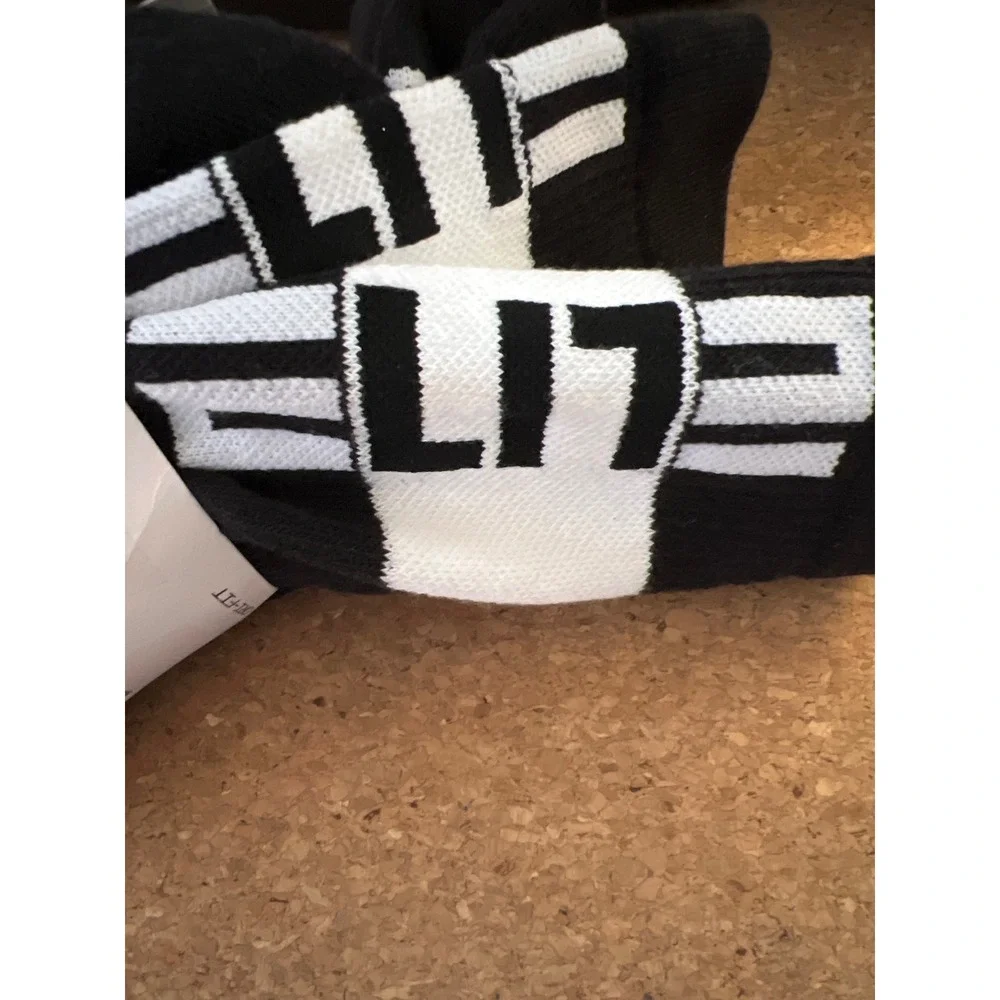 Nike Elite Basketball Crew Socks 3 Pair Pack Black White CW6063-010 Medium